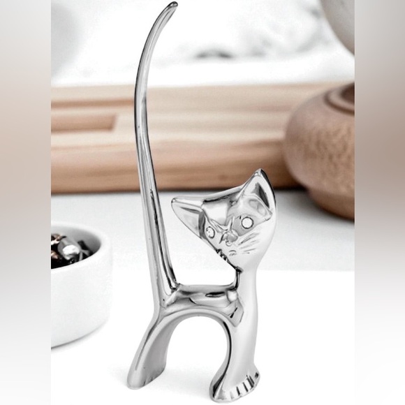 Adorable Silver-tone Chrome Plated Purring Cat Ring Holder, gift for cat lovers - Picture 2 of 4